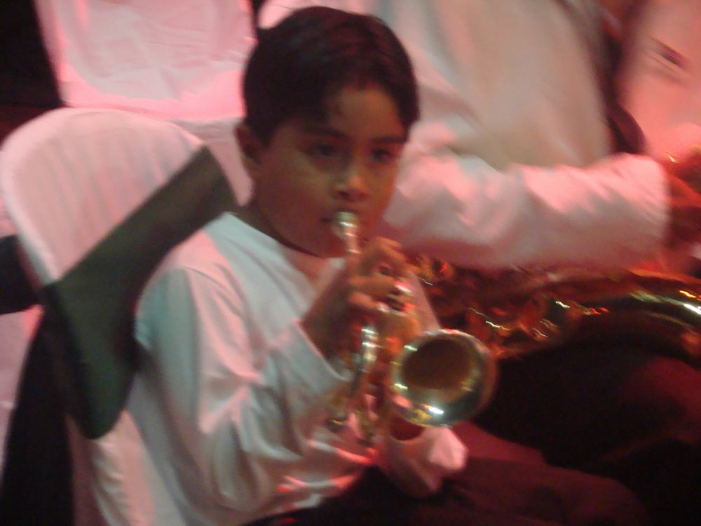  Niño Trampetista